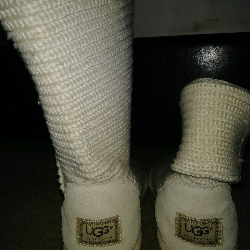 UGG - Picture 2 of 8